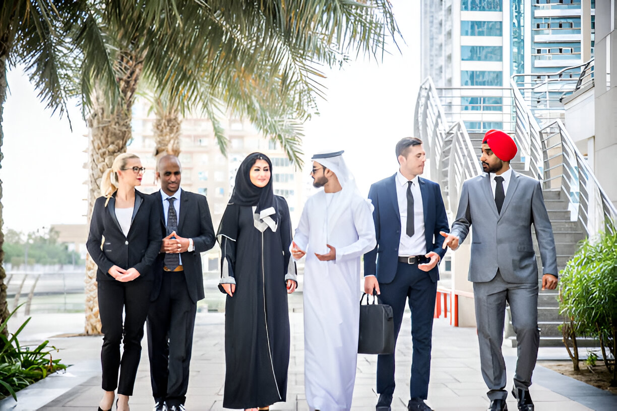 التدريب على المهارات اللازمة للتفاعل مع الأفراد والمجموعات وتعزيز الروابط الإجتماعية في معهد ويل بينج